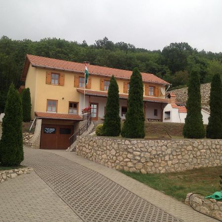 Judit Vendeghaz Suemeg Hotel Luaran gambar